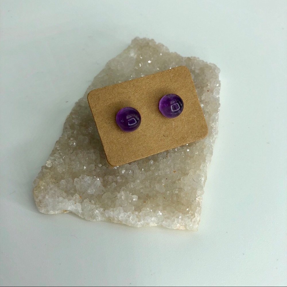 MINIMALIST AMETHYST ROUND STUDS 🦄 - Picture 3 of 4
